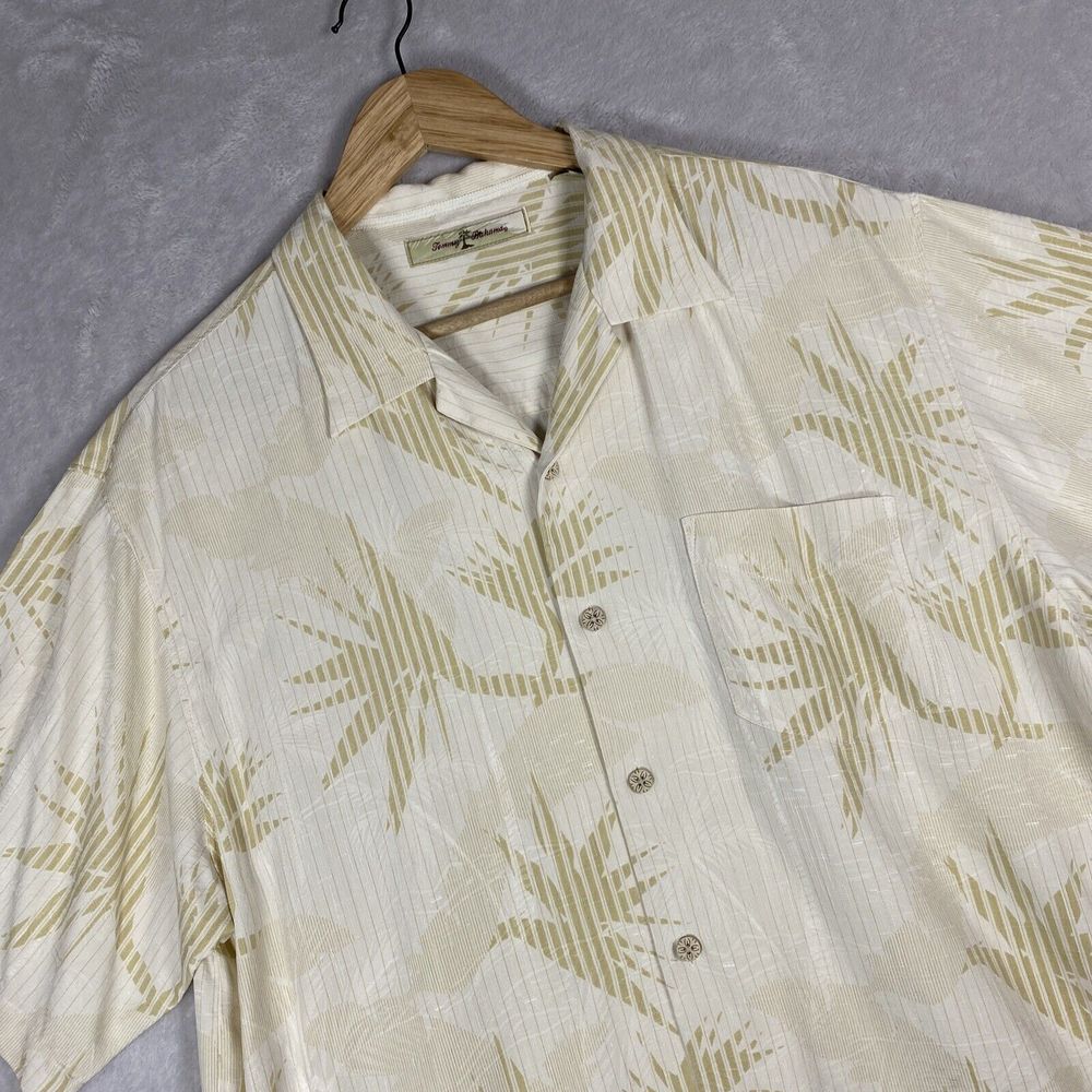 Tommy Bahama 100% Silk Camp Shirt Medium Plant Geo Leaf Collared Coconut Buttons